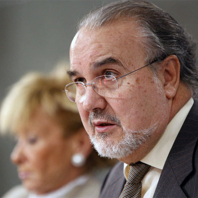 El vicepresidente económico del Gobierno, Pedro Solbes (en primer plano) y la vicepresidenta, María Teresa Fernández de la Vega.