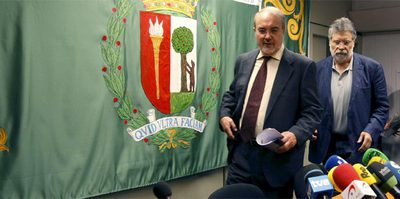 Solbes niega que le preocupe que el Estado tenga un "ligero déficit"