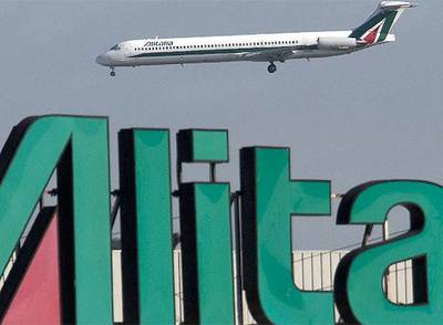 La compañía bandera de la aviación italiana se puso en venta como única alternativa ante su eventual quiebra