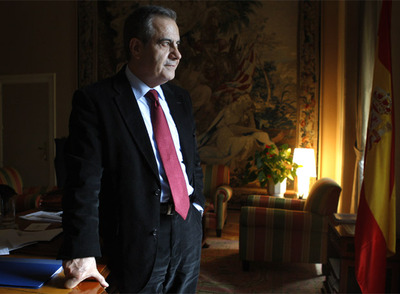 Celestino Corbacho: "Los directivos deberían dar ejemplo y congelarse el sueldo"