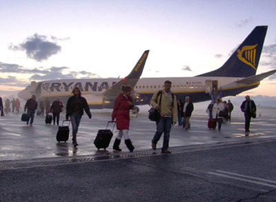 Las compañías de bajo coste resisten mejor el bajón del turismo en España