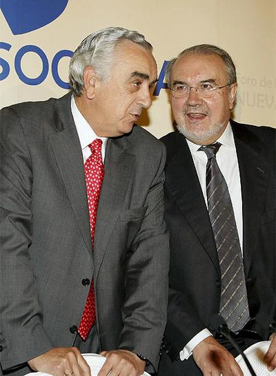 Solbes y Peña antes de su intervención esta mañana en el Foro Nueva Sociedad, organizado por el Foro Nueva Economía