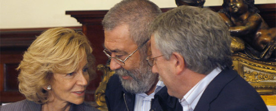 Elena Salgado charla con los secretarios de CC OO y UGT