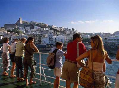 Un grupo de turistas en Ibiza