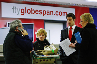 La quiebra de la aerolínea Flyglobespan deja en tierra a miles de personas