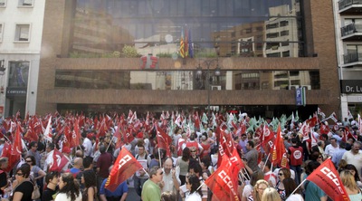 Concentración de los sindicatos y funcionarios ante la Delegación del Gobierno en Valencia.
