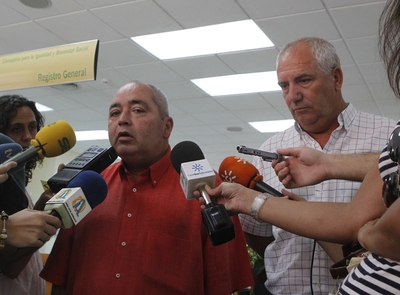 Los secretarios generales de CC OO, Francisco Carbonero, y de UGT, Manuel Pastrana, han presentado esta mañana en la Consejería de Empleo la convocatoria de huelga general para el 29 de septiembre.