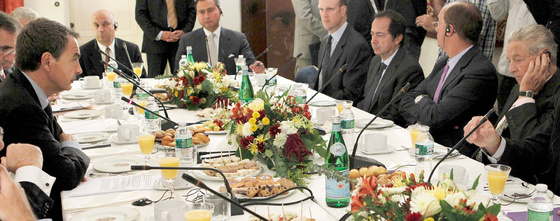 Zapatero en su reunión con directores de fondos de inversión de EE UU, entre elllos George Soros (d).