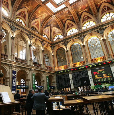 La prima de riesgo española modera su ascenso tras tocar los 400 puntos básicos