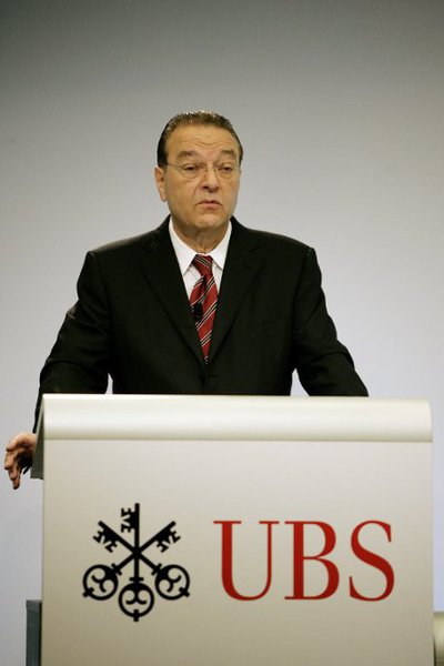 Dimite el consejero delegado de UBS por el agujero financiero