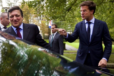 El presidente de la Comisión Europea, José Manuel Durão Barroso, y el primer ministro holandés, Mark Rutte, tras un almuerzo de trabajo en la capital holandesa.
