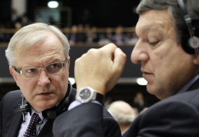 El presidente de la Comisión Europea, Jose Manuel Durao Barroso, y el Comisiario Europeo de Asuntos Económicos, Olli Rehn.