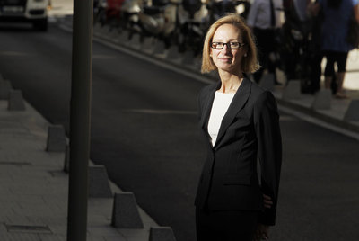 Myriam Fernández de Heredia es la responsable de  ratings  soberanos y sector público para Europa. Por su cargo, es muy probable que participara en la rebaja de calificación anunciada este viernes, aunque la composición del comité que revisó las notas de la zona euro es confidencial. En la imagen, el pasado mes de mayo, en Madrid.