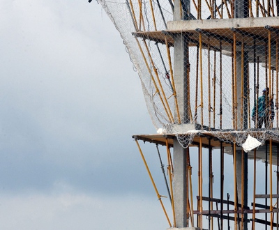 En la imagen, un edificio en construcción.