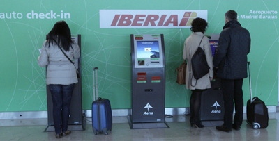 Interior de la terminal T4 de Barajas el séptimo día de huelga de los pilotos de Iberia.