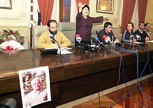 Gritos contra EH en el pleno extraordinario del Ayuntamiento de Lasarte