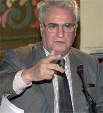 Múgica asegura que actuó en conciencia al no recurrir la Ley de Extranjería