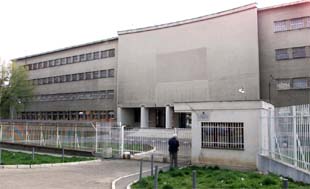 El juez decreta un mes de detención preventiva para el ex presidente Milosevic