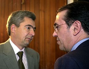 Zapatero pide "fortaleza de ánimo" a los ediles del PSE para seguir en sus cargos