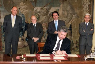 Gobierno, patronal y CC OO firman el acuerdo de pensiones sin UGT