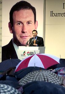Ibarretxe acusa a Aznar de ir a Euskadi "a arrasar"