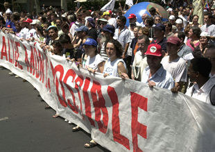 Incidentes aislados tras la marcha contra la globalización celebrada en Barcelona