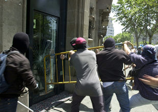 Incidentes aislados tras la marcha contra la globalización celebrada en Barcelona