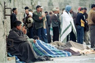 La Guardia Civil intercepta a 300 inmigrantes en la costa andaluza