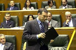 Ibarretxe convertirá el Parlamento vasco en la sede de su mesa por la paz