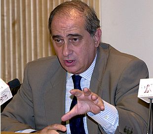 El CIS atribuye a Zapatero una leve ventaja sobre Aznar en el debate del estado de la nación