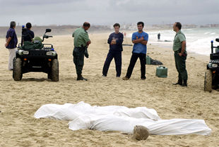Hallados seis inmigrantes muertos y otros 134 detenidos en Tarifa