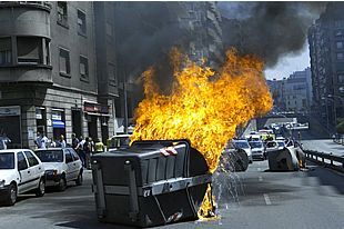 La juez deja en libertad con cargos a los 19 'okupas' detenidos