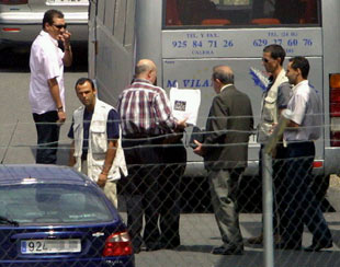 Roldán acusa al Gobierno de discriminación en su primer día de permiso