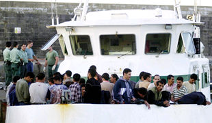 Interceptados 181 inmigrantes en cuatro pateras frente a la costa de Tarifa