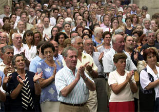 Miles de personas condenan en Portugalete el ataque a los 'ertzainas'