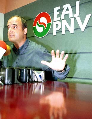 Egibar acusa a Erne de secundar la estrategia del PP para "politizar la policía"