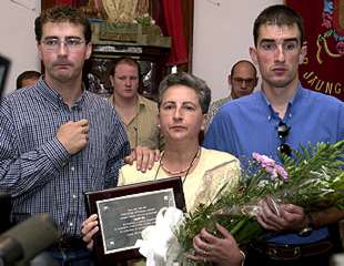 La familia del edil de Leiza asesinado por ETA recibe el homenaje del Ayuntamiento