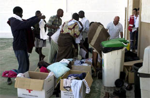 La llegada de más de 600 inmigrantes el fin de semana desborda el centro de acogida de Tarifa