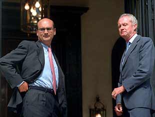 El secretario de Estado Pedro Morenés y el viceconsejero del Gobierno vasco Mikel Legarda.