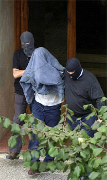 La Ertzaintza desarticula el 'comando Buruntza' de ETA e intercepta un coche bomba