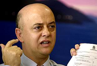 Odón Elorza, durante su rueda de prensa.