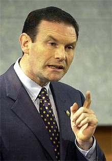 El  lehendakari , durante la rueda de prensa ofrecida en la Lehendakaritza de Vitoria.