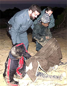 Detenidos en la costa de Tarifa 133 inmigrantes magrebíes y subsaharianos