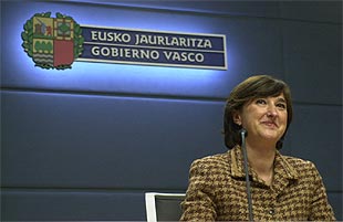 La  vicelehendakari , Idoia Zenarruzabeitia, durante la rueda de prensa en la sede del Gobierno vasco.
