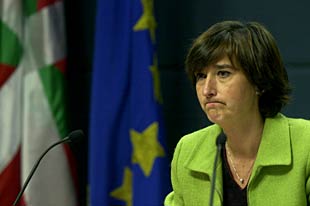 La  vicelehendakari  Idoia Zenarruzabeitia, durante la conferencia de prensa celebrada esta mañana.