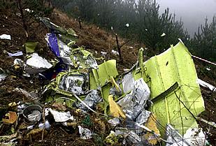 Tres muertos al estrellarse un avión de carga en un monte cerca de Bilbao