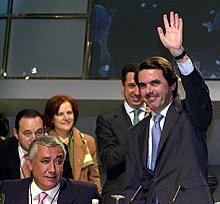 Arenas reitera a Aznar el deseo del partido de que repita como candidato