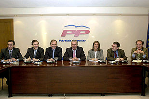 Aznar tilda de "historieta" el debate sobre su sucesión al frente del PP