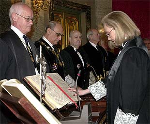 Jura su cargo Milagros Calvo, la primera mujer que accede al Tribunal Supremo