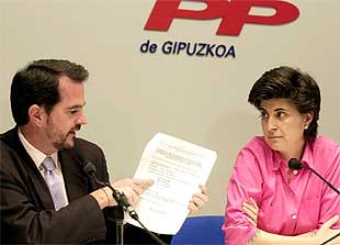 Iturgaiz acusa a Elorza de "integrar" a los cómplices de ETA en el Ayuntamiento donostiarra